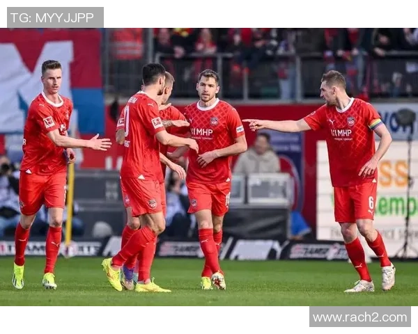 菲尔特主场迎战霍芬海姆争夺宝贵积分展现球队实力与斗志 菲尔特主场迎战霍芬海姆争夺宝贵积分展现球队实力与斗志