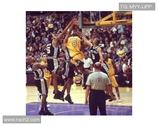 科比12年辉煌生涯对决雷霆队的精彩瞬间与传奇时刻回顾 科比12年辉煌生涯对决雷霆队的精彩瞬间与传奇时刻回顾